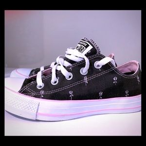 Converse custom made sz 6, very lightly worn